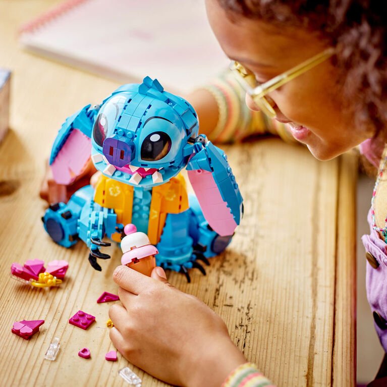 Disney Stitch Building Set (730 pcs)