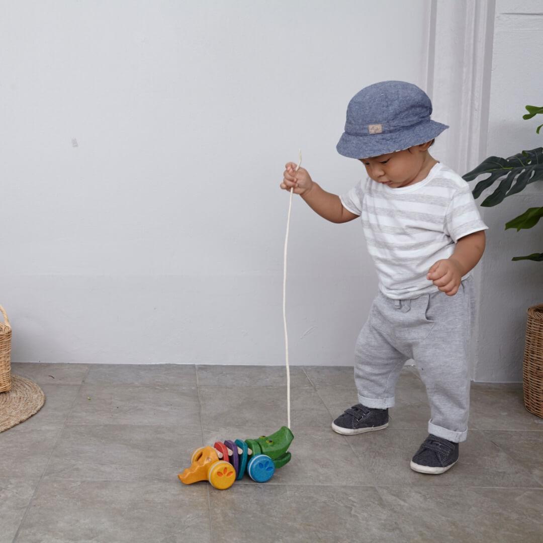 Rainbow Dancing Pull-Along Alligator
