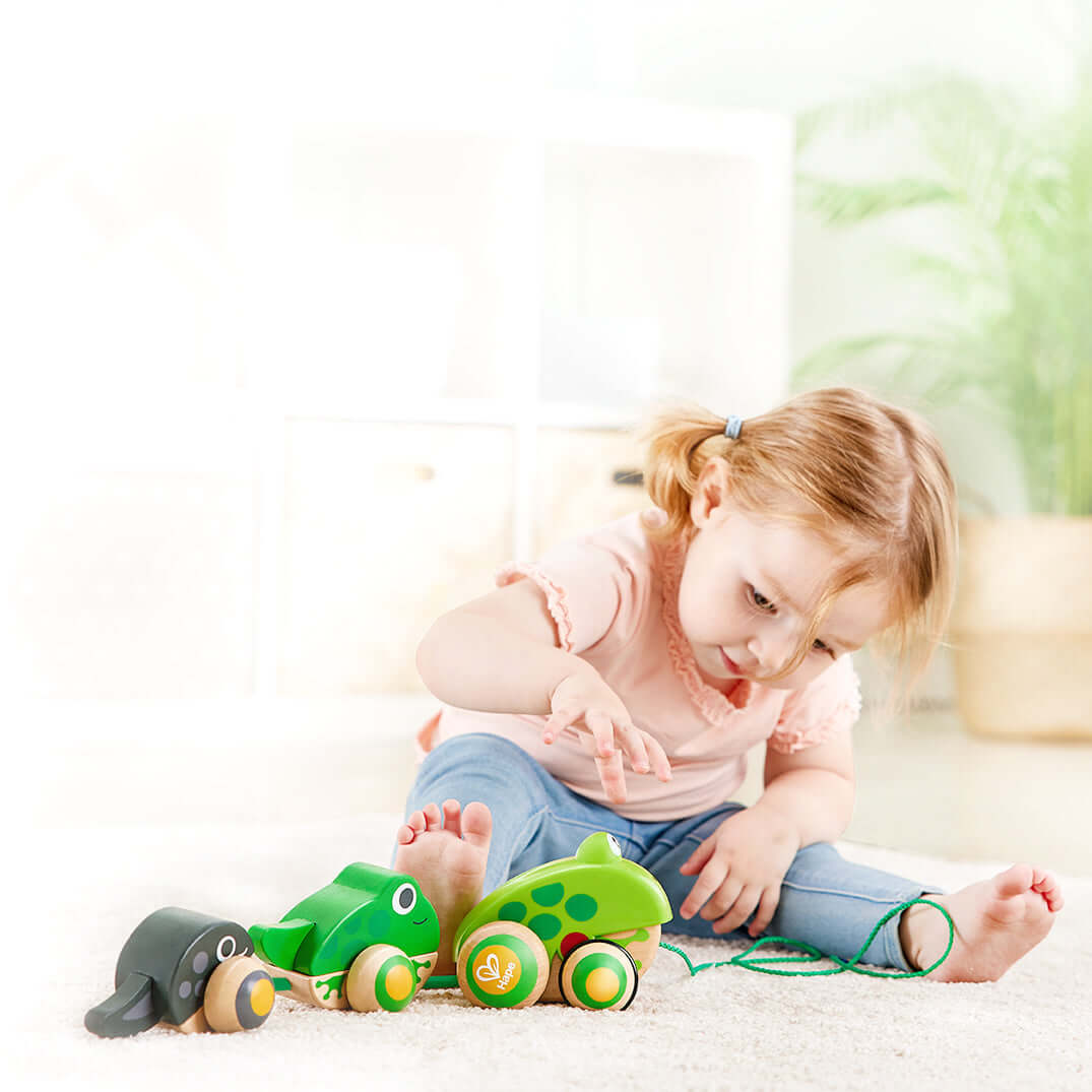 Pull-Along Frog Family
