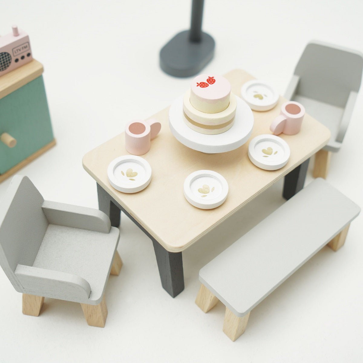 Daisylane Dining Room for Dollhouse