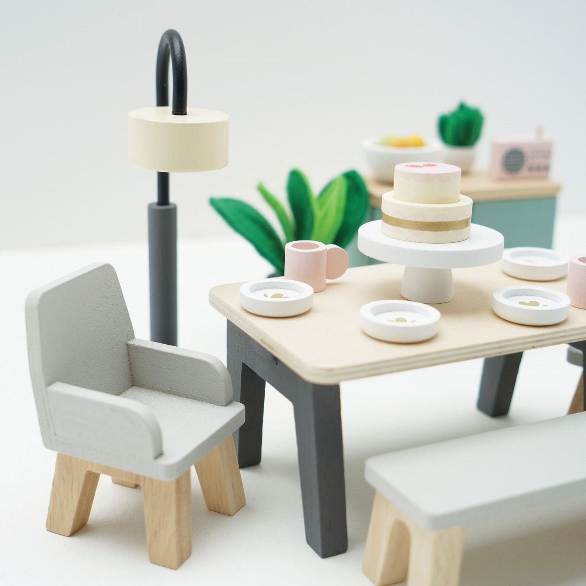 Daisylane Dining Room for Dollhouse
